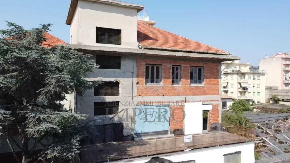 Villa indipendente plurilocale in vendita a vallecrosia