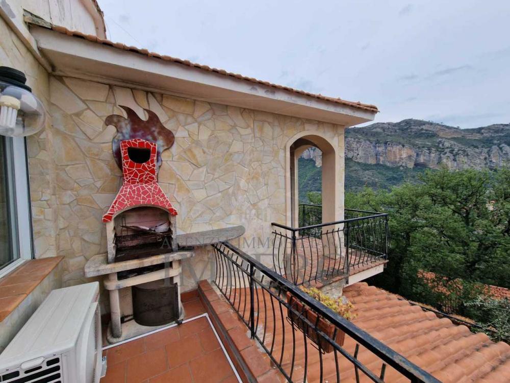 Villa indipendente plurilocale in vendita a ventimiglia